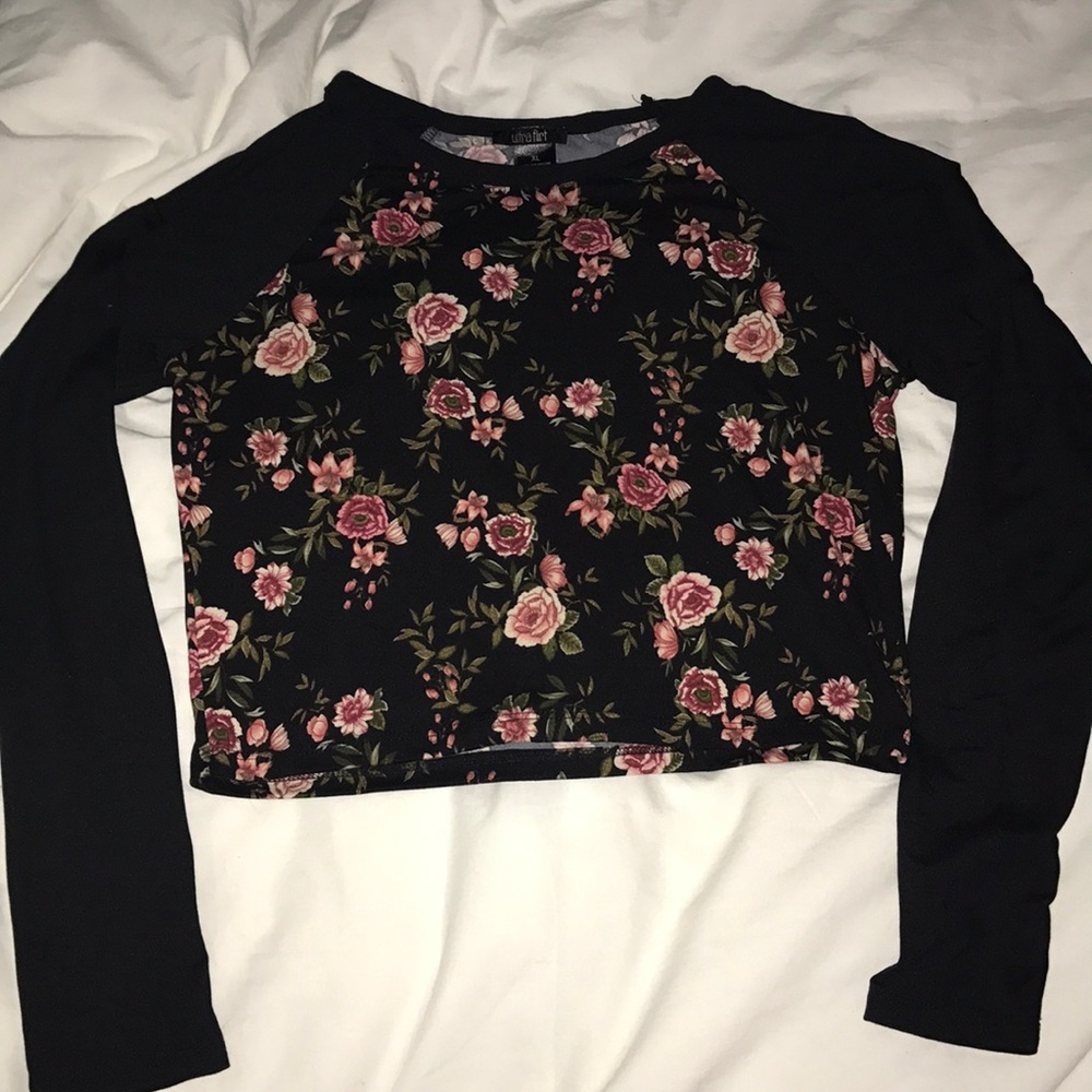 Long sleeve floral crop top.